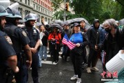 摇卦免费美国多地举行“没有国王”抗议活动